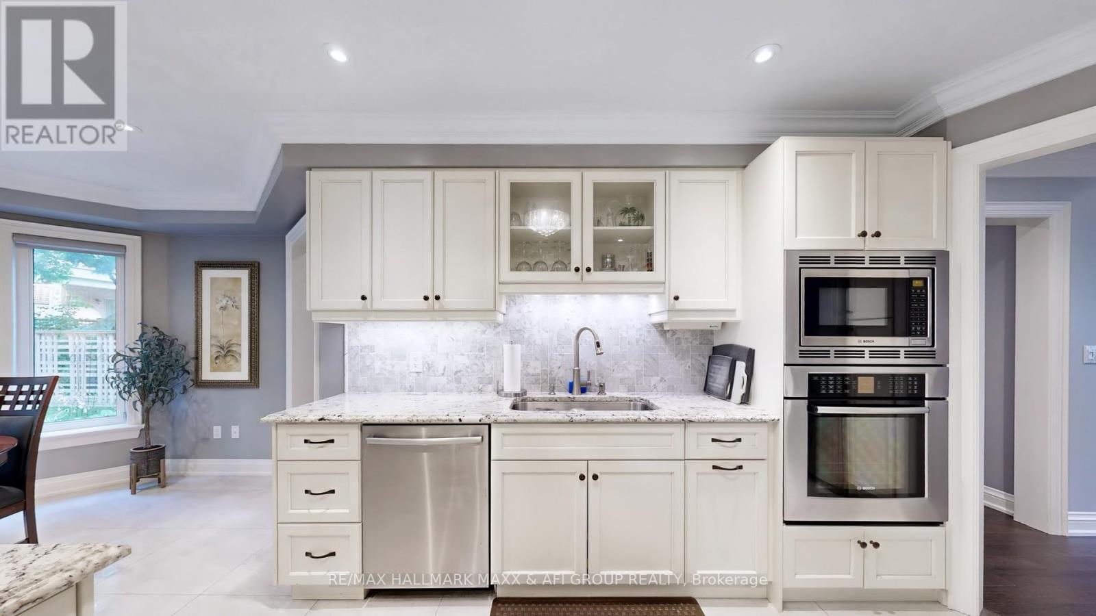 Photo 9 of 62 Corner Ridge Road, Aurora ON