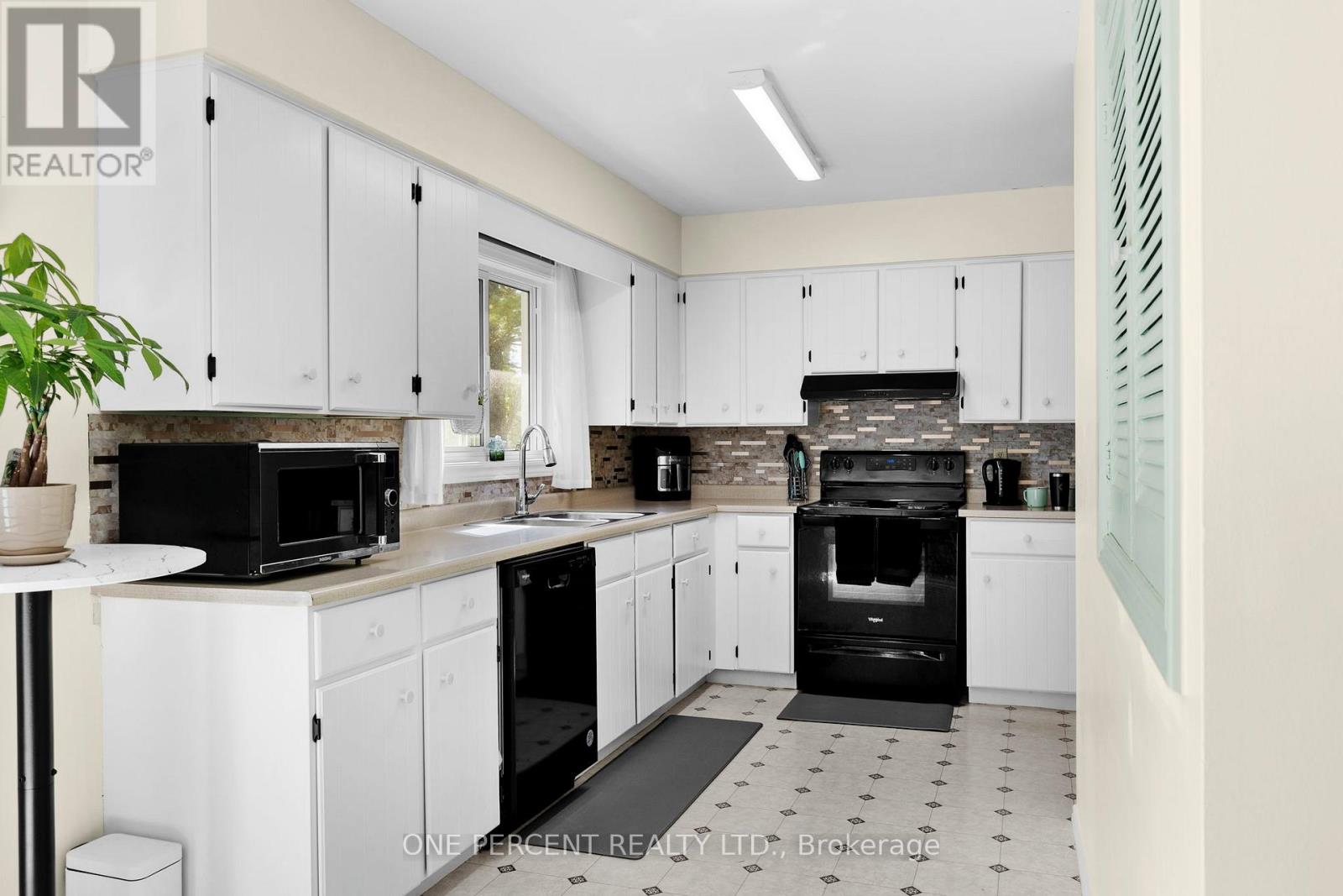 Photo 10 of 4297 Huronia Road, Severn ON