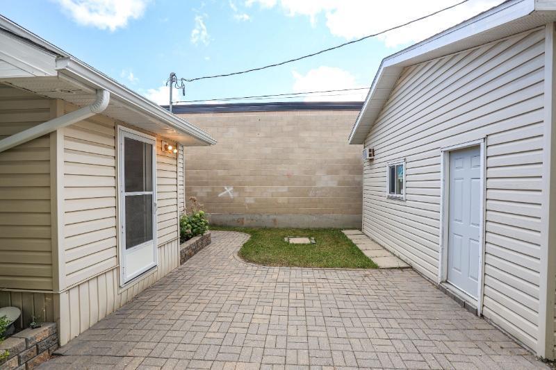 Photo 3 of 832 St Marys Road, Winnipeg MB