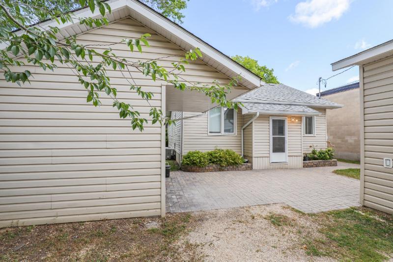 Photo 5 of 832 St Marys Road, Winnipeg MB