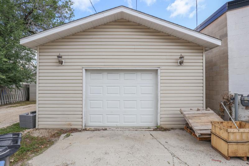 Photo 8 of 832 St Marys Road, Winnipeg MB