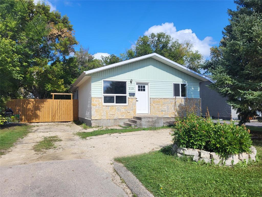 Photo 13 of 315 Netley Avenue, Selkirk MB