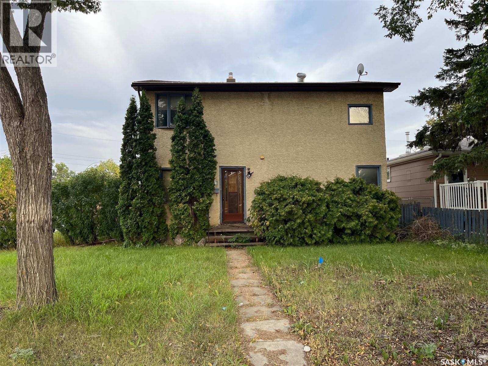 Photo 1 of 1401 Lacon Street, Regina SK