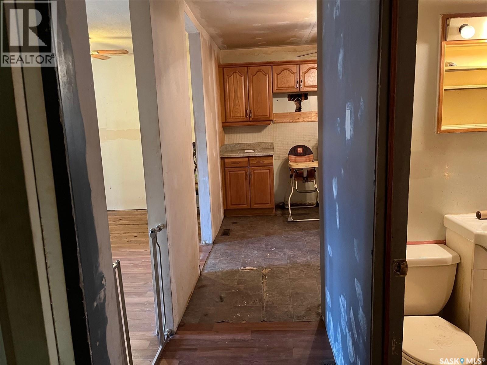Photo 11 of 1401 Lacon Street, Regina SK