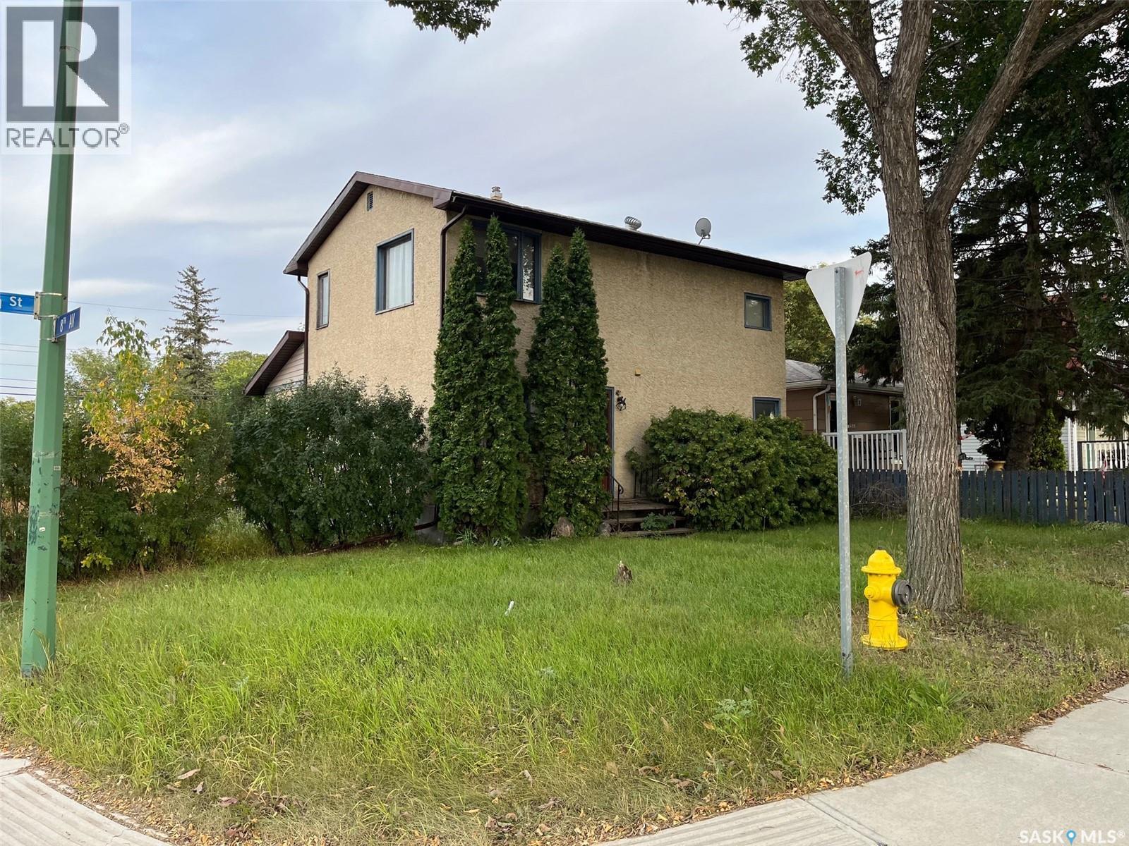 Photo 2 of 1401 Lacon Street, Regina SK