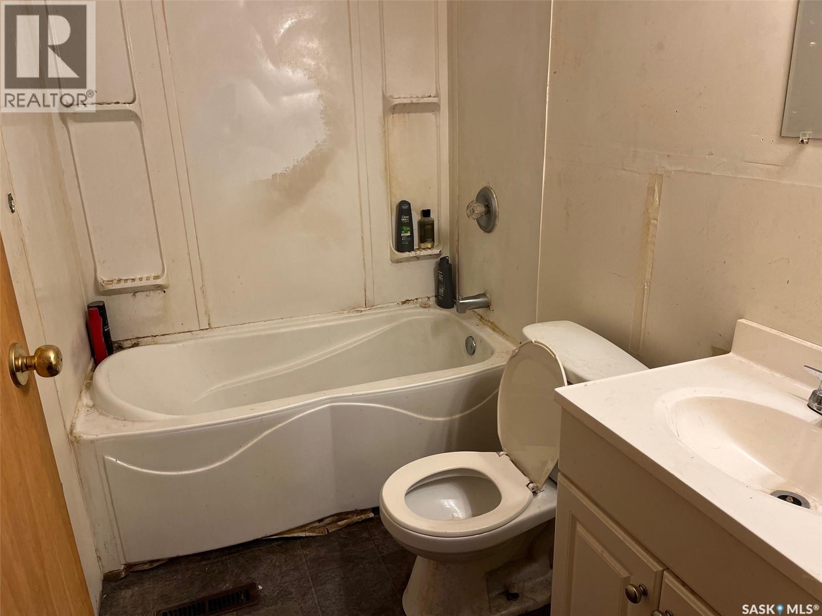Photo 23 of 1401 Lacon Street, Regina SK