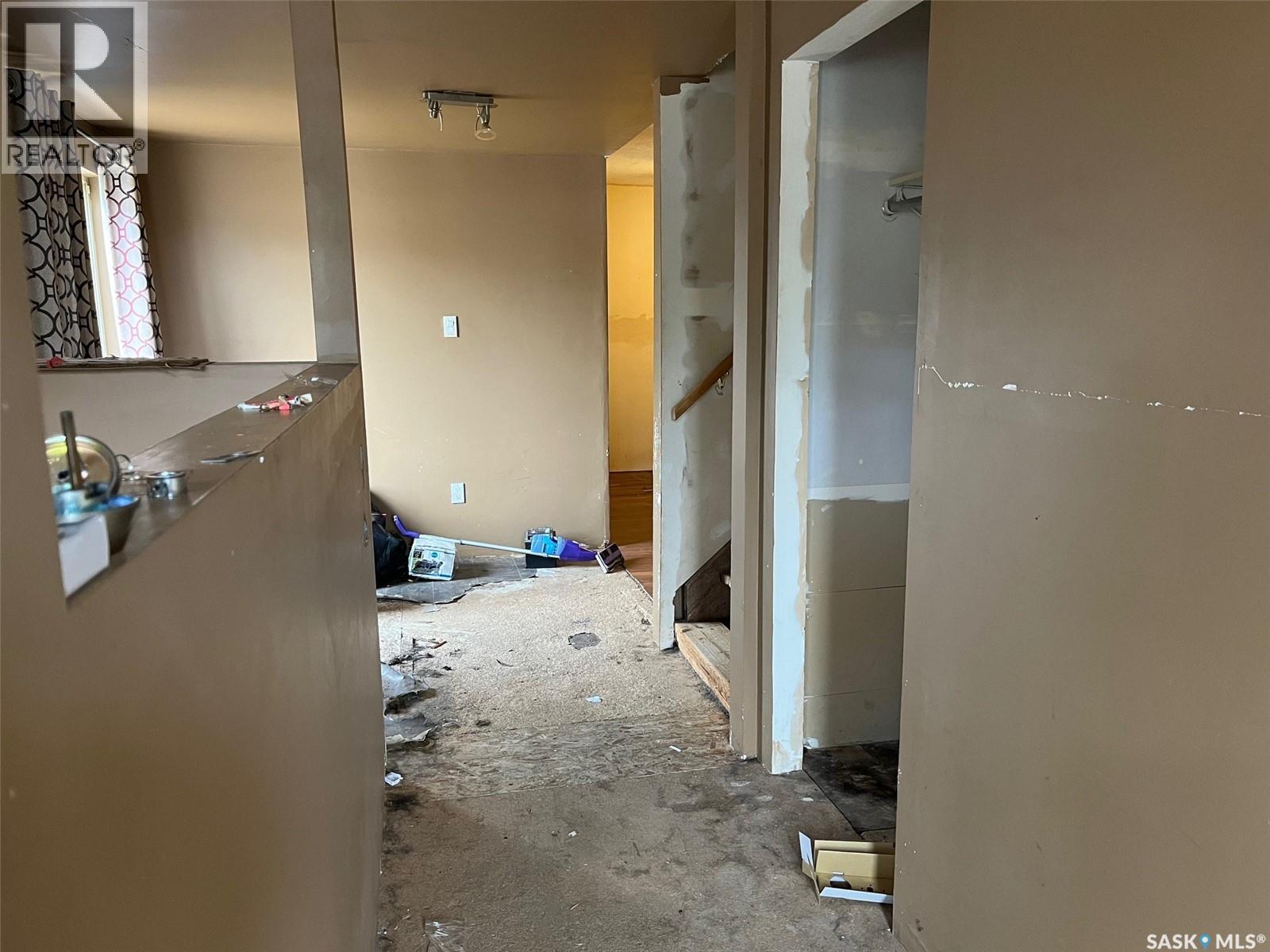 Photo 3 of 1401 Lacon Street, Regina SK