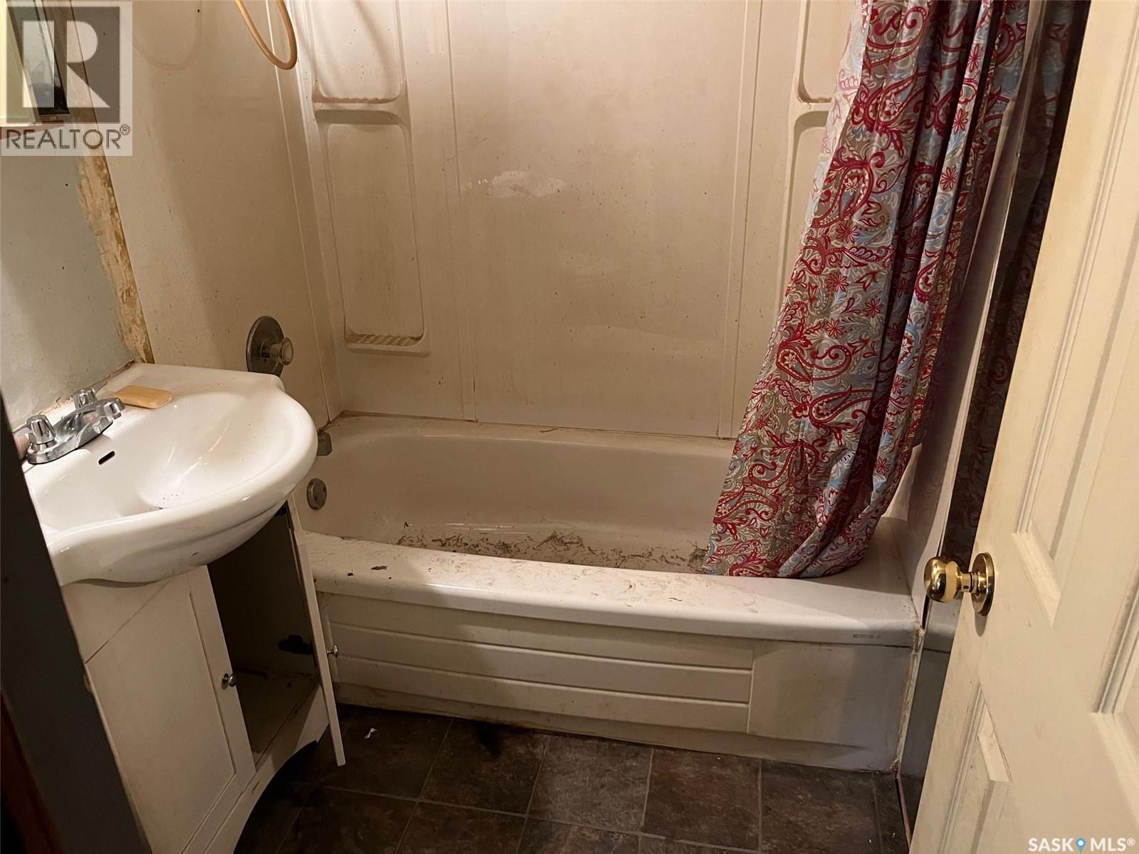 Photo 7 of 1401 Lacon Street, Regina SK