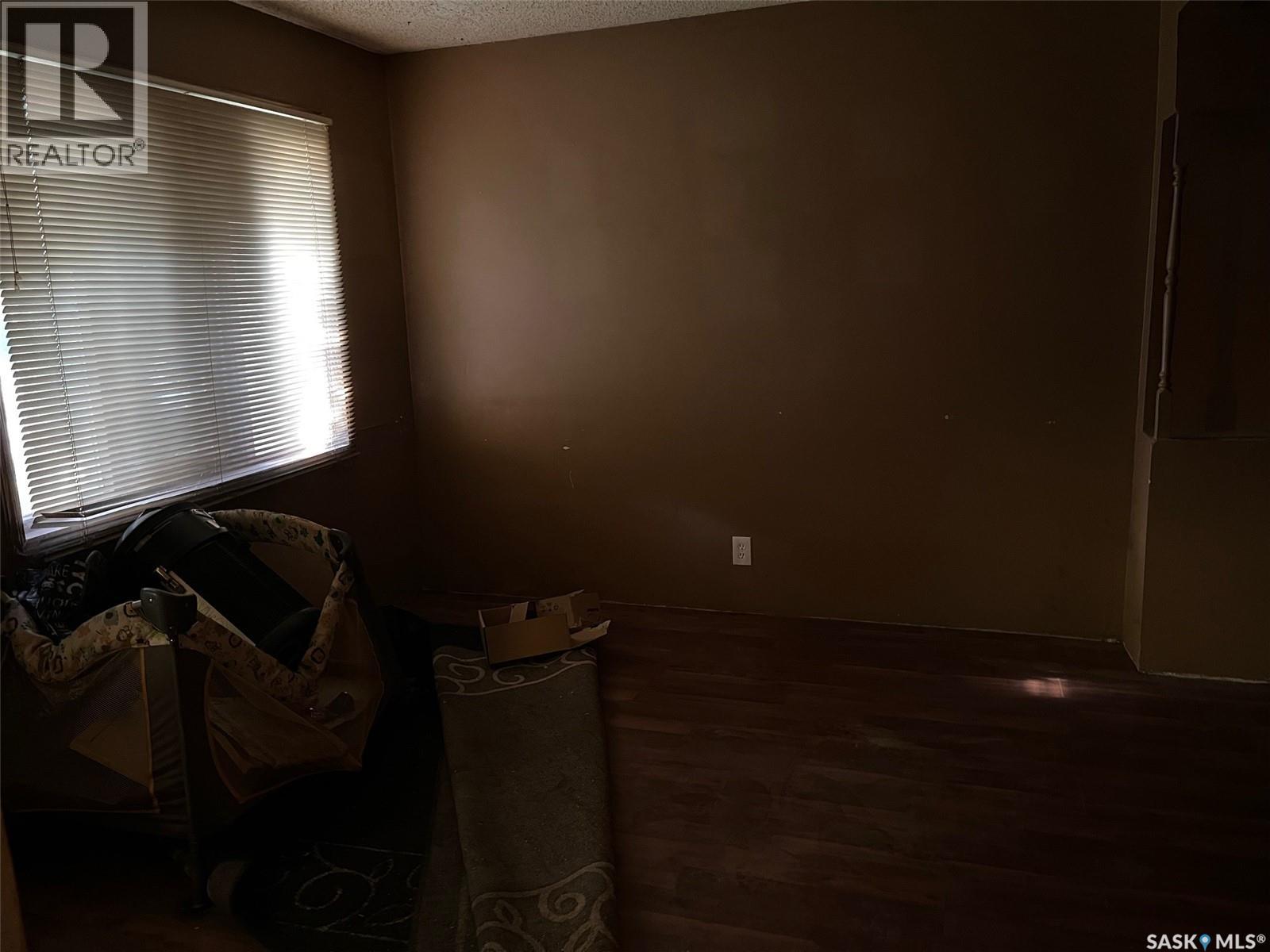 Photo 8 of 1401 Lacon Street, Regina SK