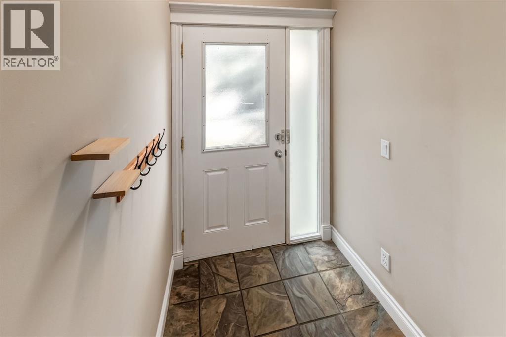 Photo 3 of 523 5 Street Ne, Calgary AB