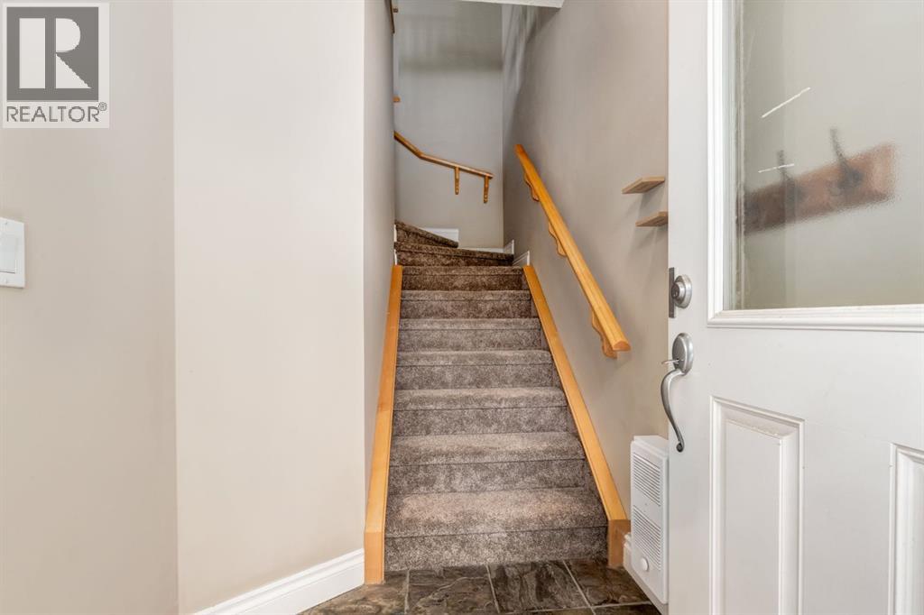 Photo 4 of 523 5 Street Ne, Calgary AB
