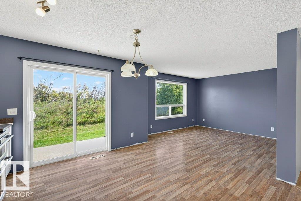 Photo 11 of 21 450 Hyndman Cr Nw, Edmonton AB