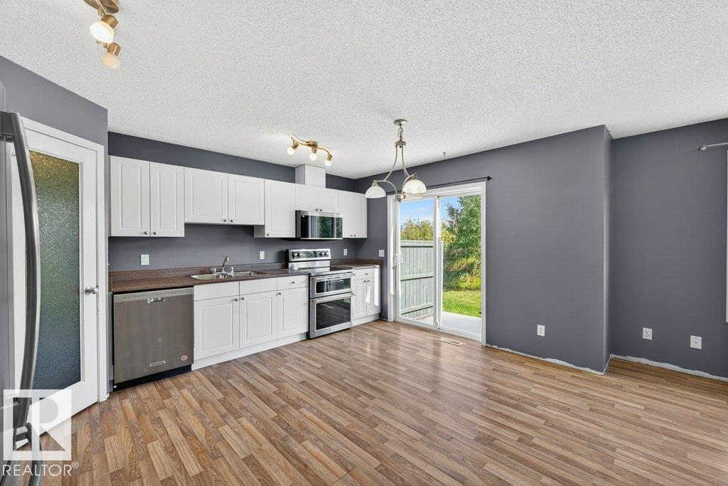 Photo 6 of 21 450 Hyndman Cr Nw, Edmonton AB