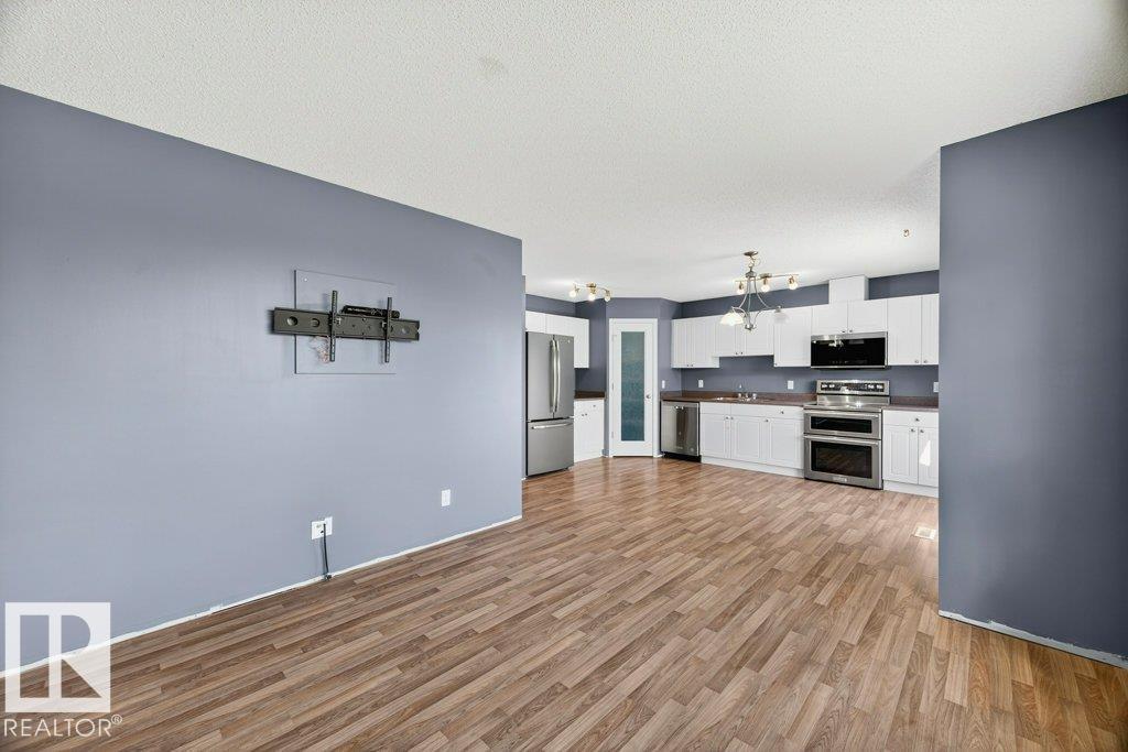 Photo 13 of 21 450 Hyndman Cr Nw, Edmonton AB