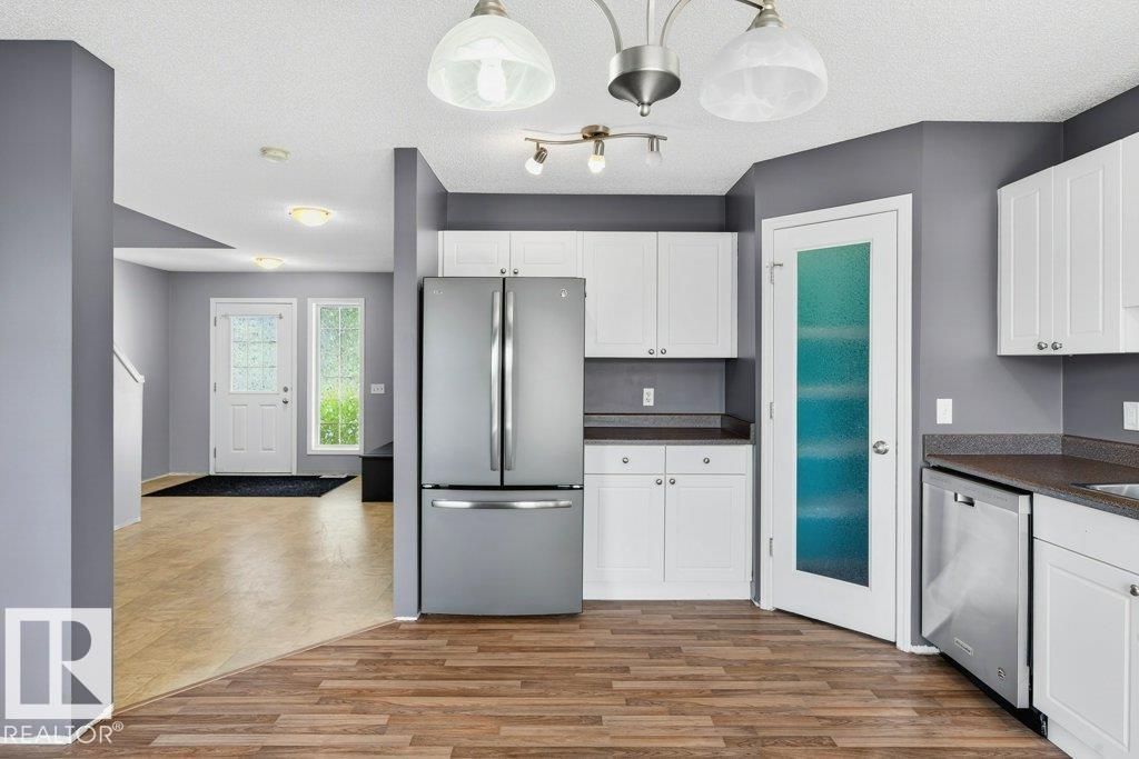 Photo 9 of 21 450 Hyndman Cr Nw, Edmonton AB
