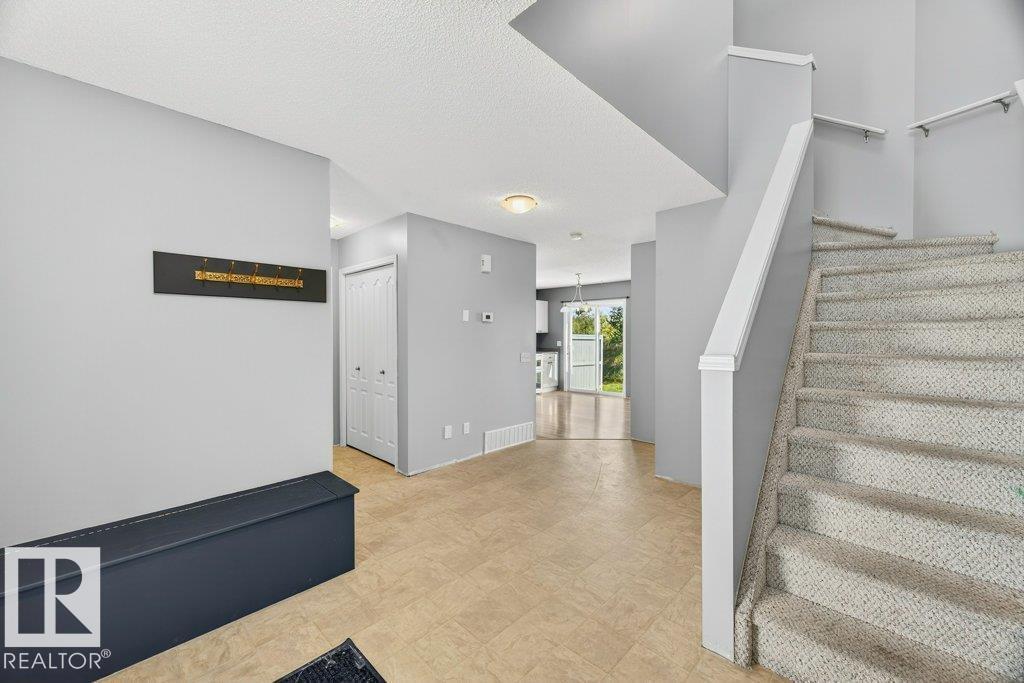 Photo 15 of 21 450 Hyndman Cr Nw, Edmonton AB