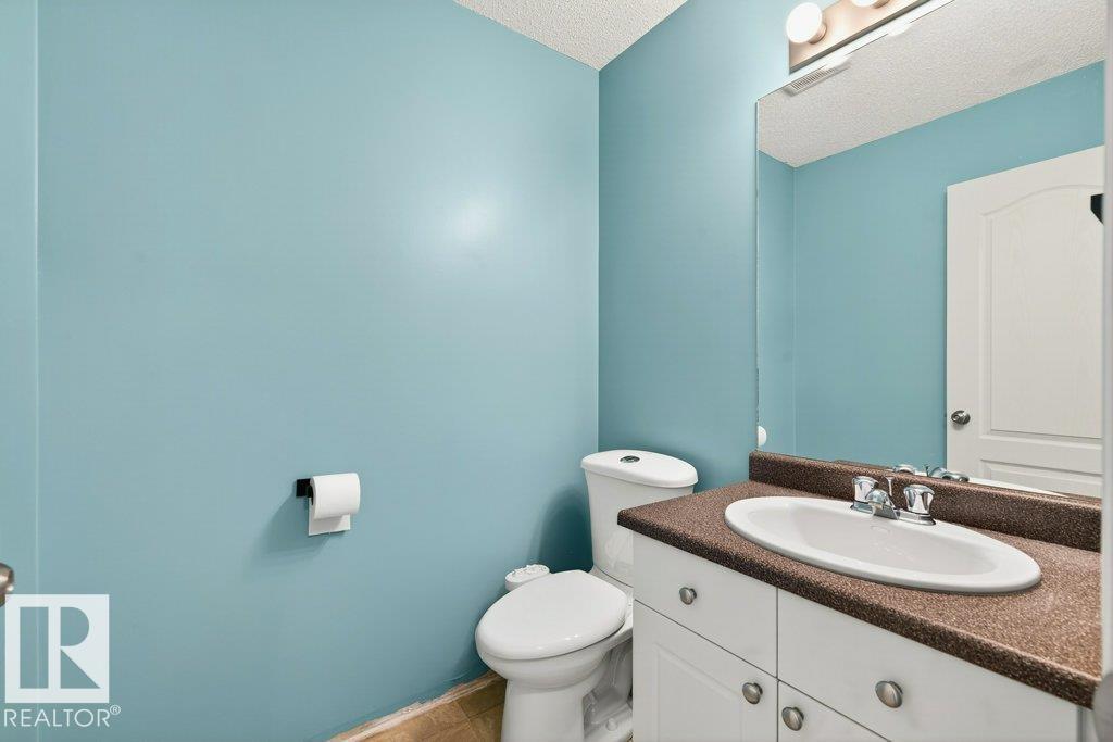 Photo 18 of 21 450 Hyndman Cr Nw, Edmonton AB
