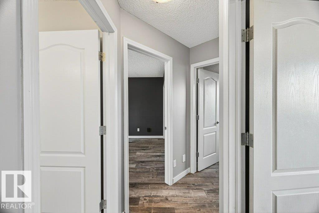 Photo 19 of 21 450 Hyndman Cr Nw, Edmonton AB