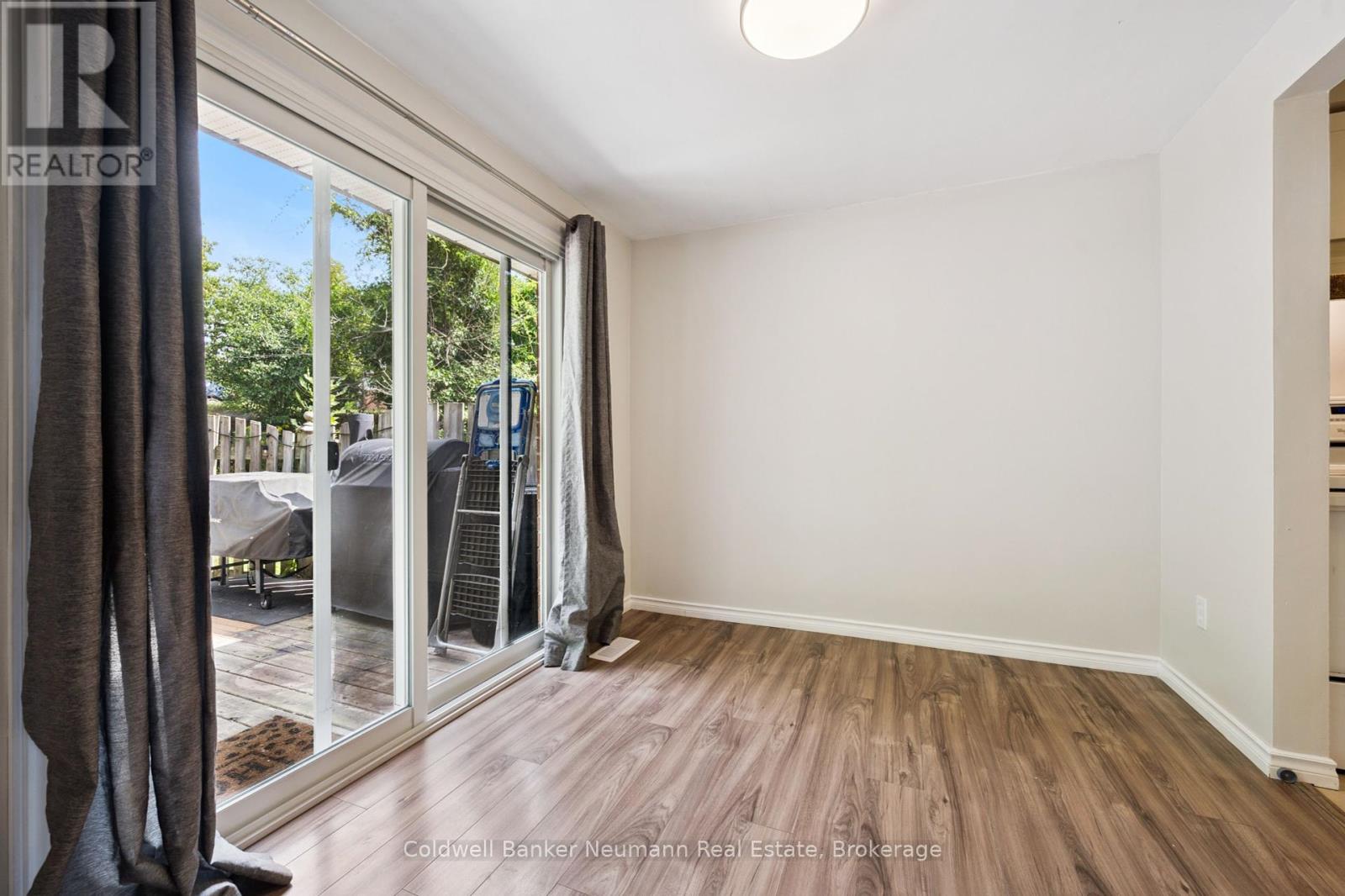 Photo 10 of 29 Grandridge Crescent, Guelph ON