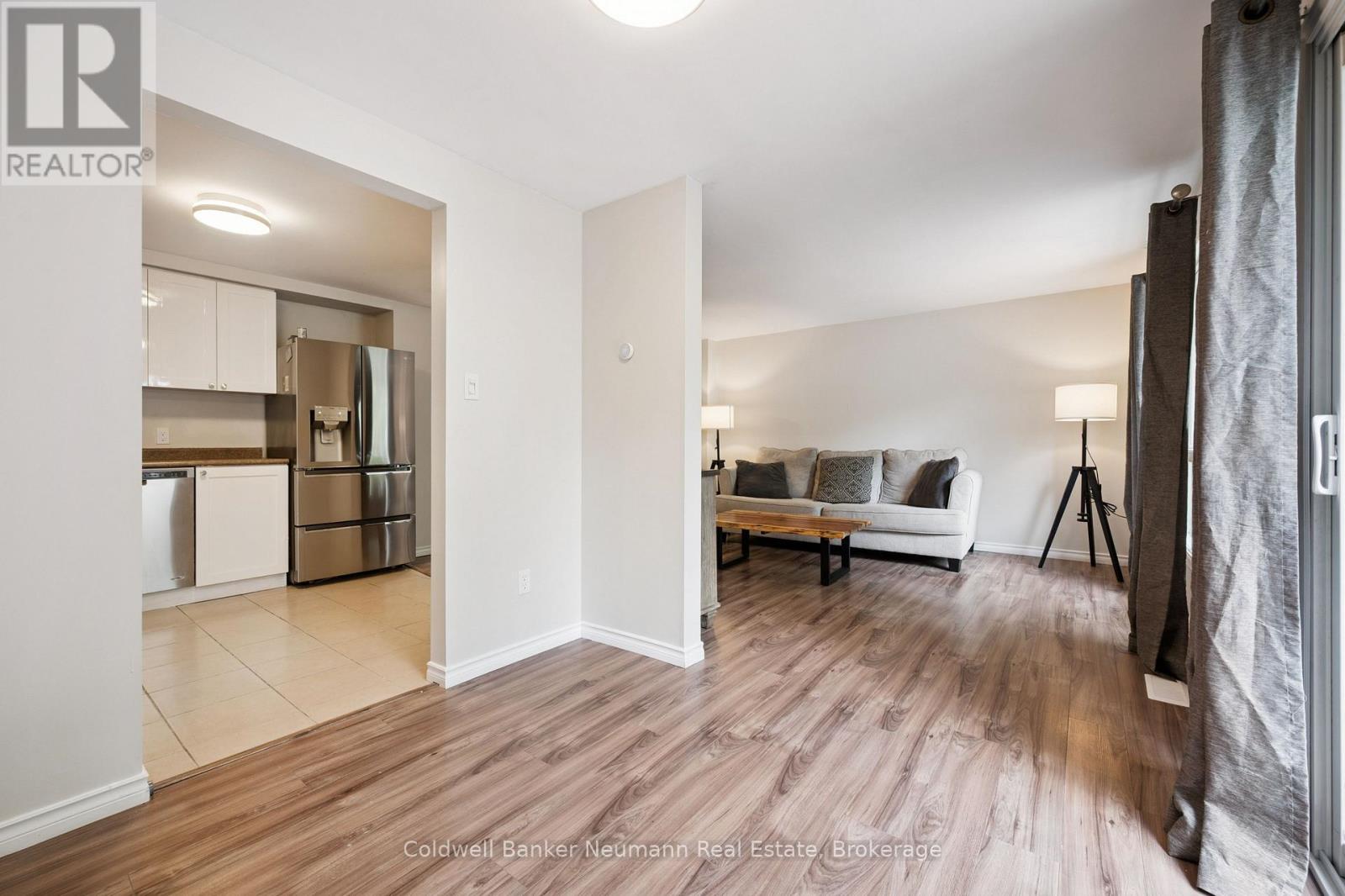 Photo 11 of 29 Grandridge Crescent, Guelph ON