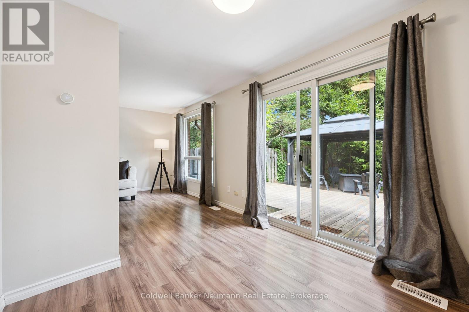 Photo 12 of 29 Grandridge Crescent, Guelph ON