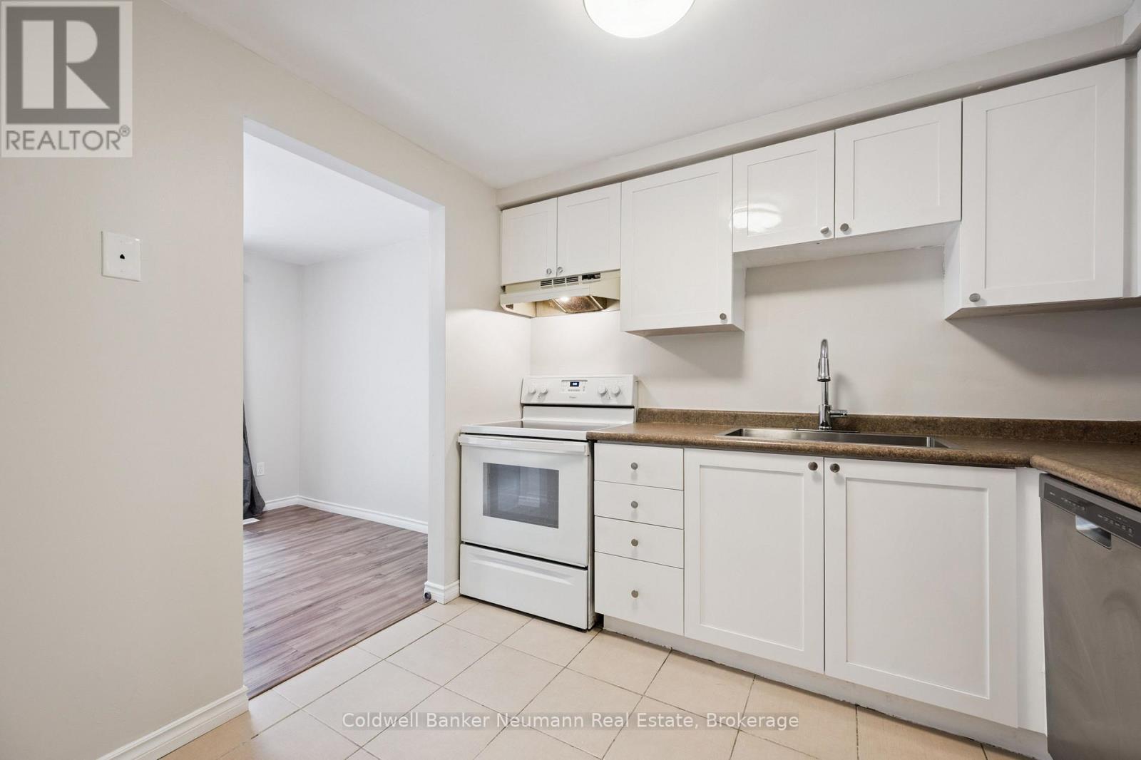 Photo 15 of 29 Grandridge Crescent, Guelph ON