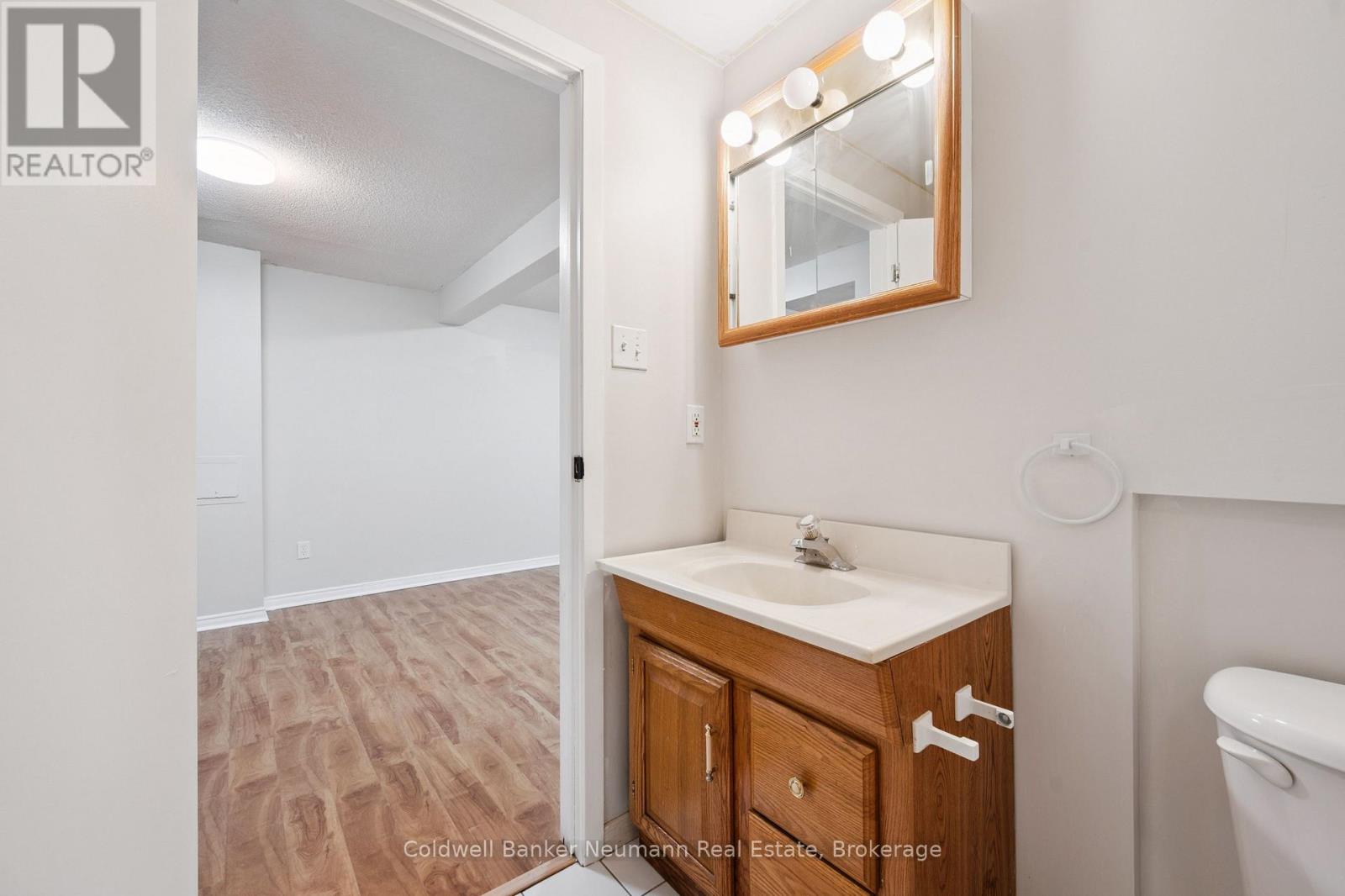 Photo 19 of 29 Grandridge Crescent, Guelph ON