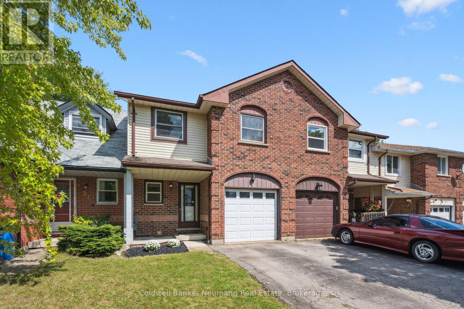 Photo 2 of 29 Grandridge Crescent, Guelph ON