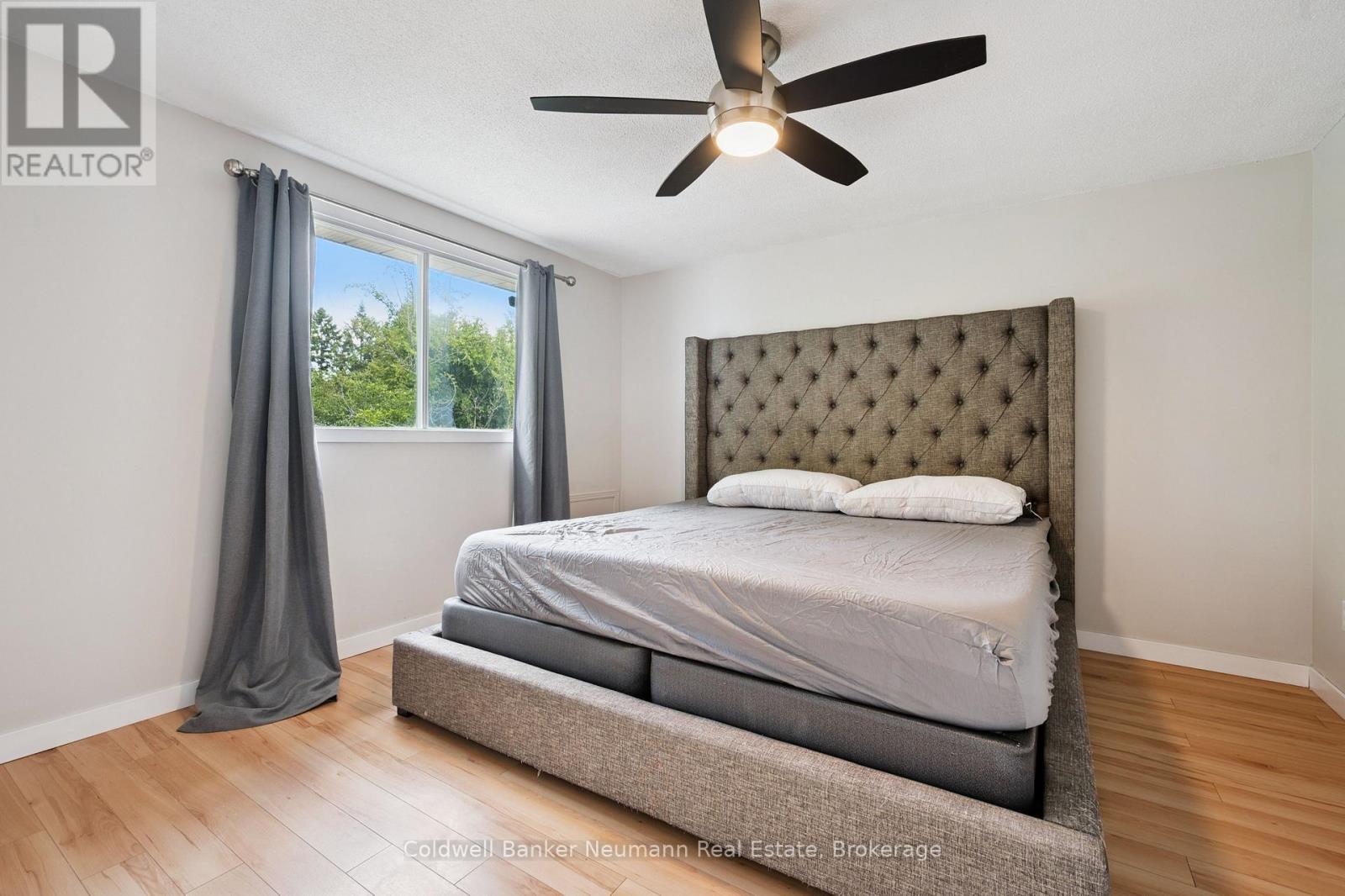Photo 20 of 29 Grandridge Crescent, Guelph ON