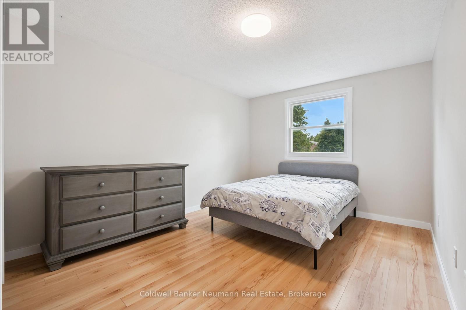 Photo 21 of 29 Grandridge Crescent, Guelph ON