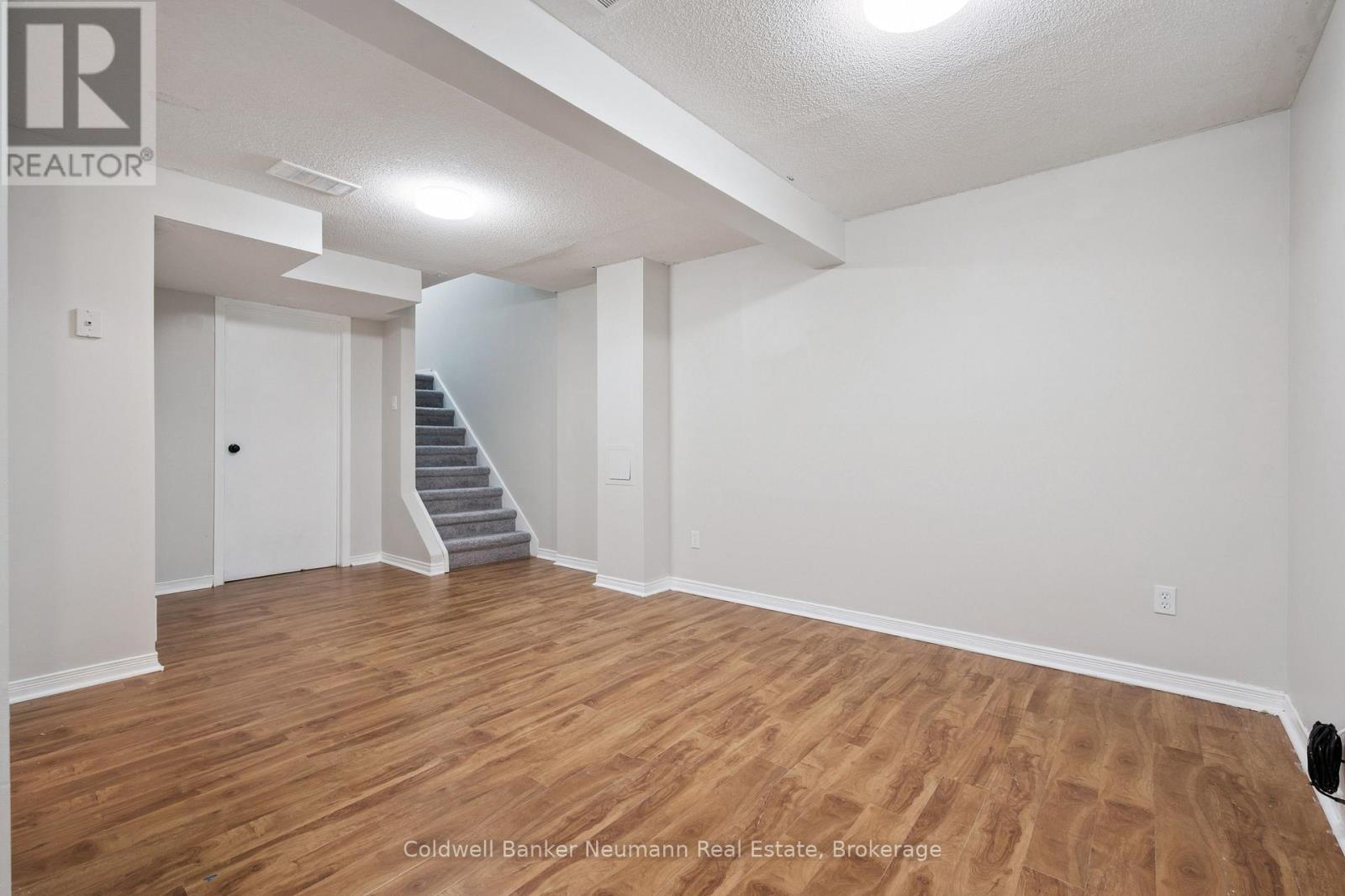 Photo 22 of 29 Grandridge Crescent, Guelph ON