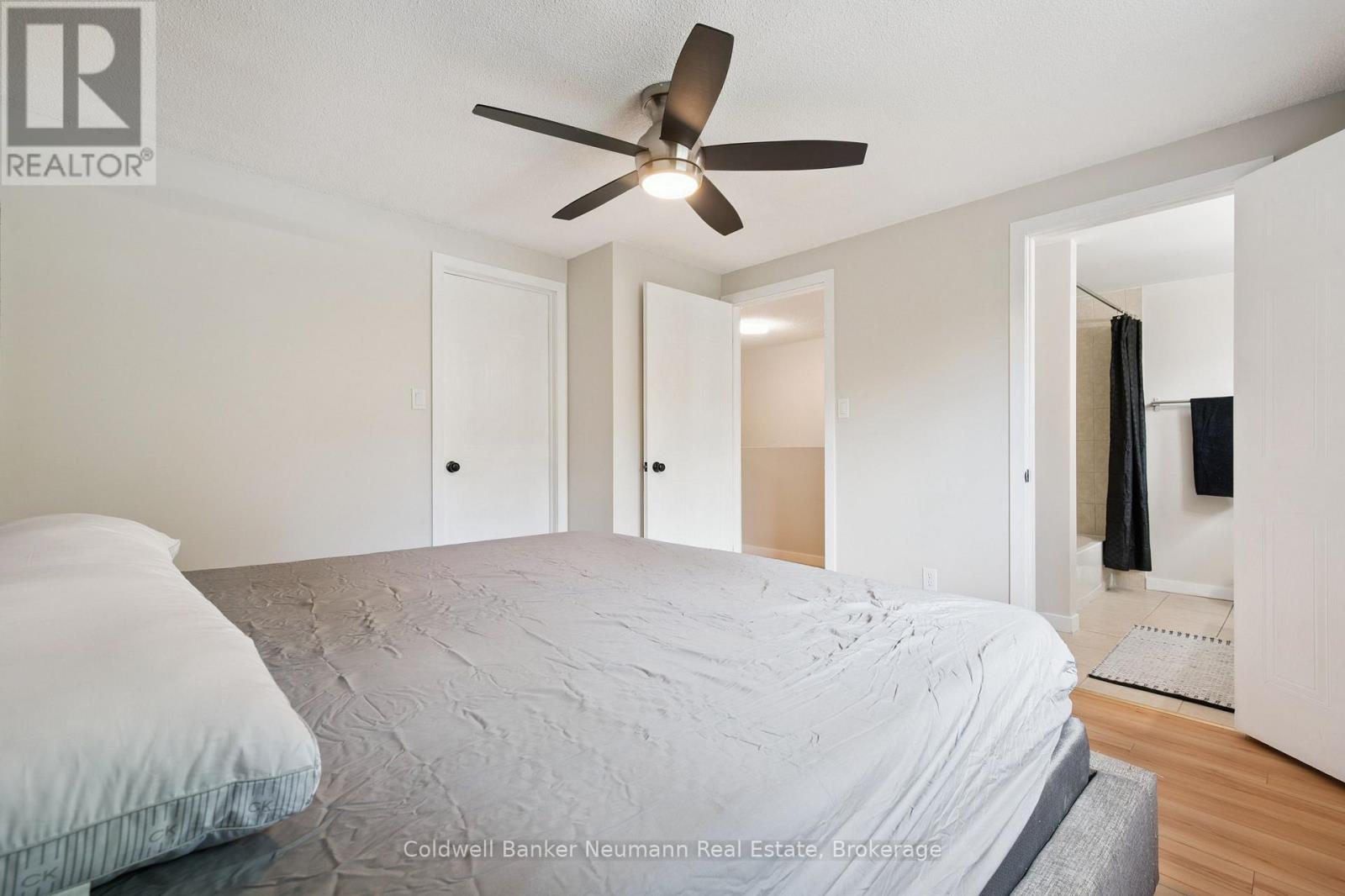 Photo 23 of 29 Grandridge Crescent, Guelph ON