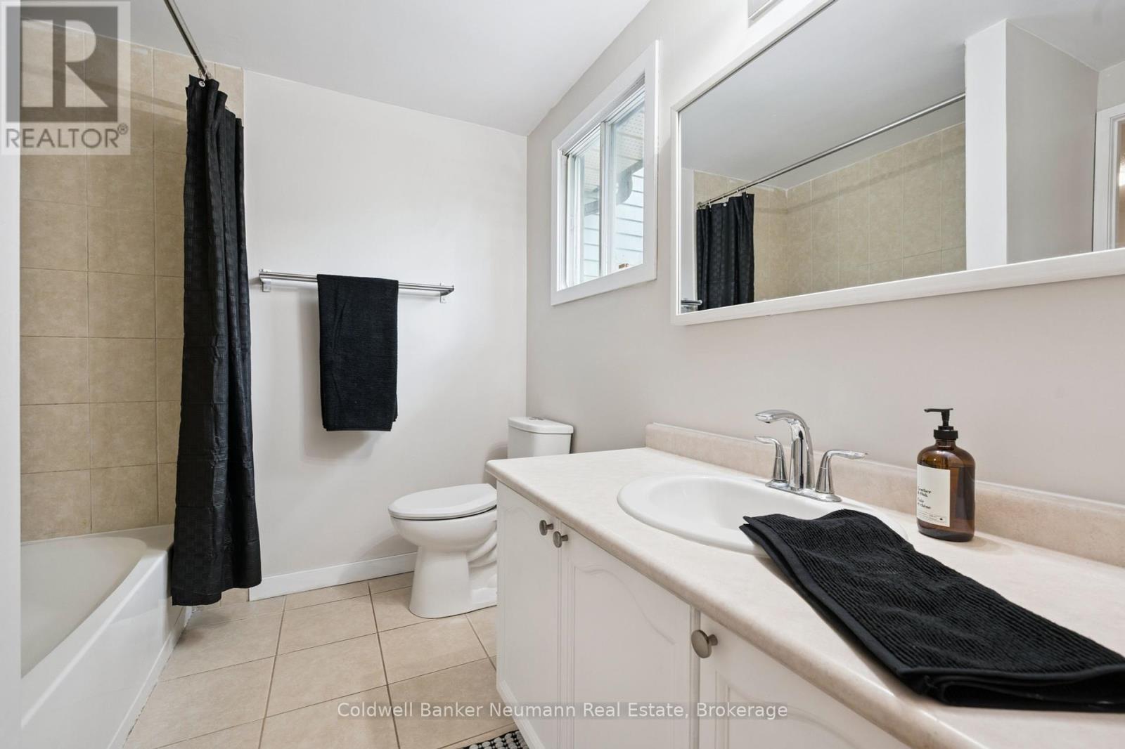 Photo 24 of 29 Grandridge Crescent, Guelph ON