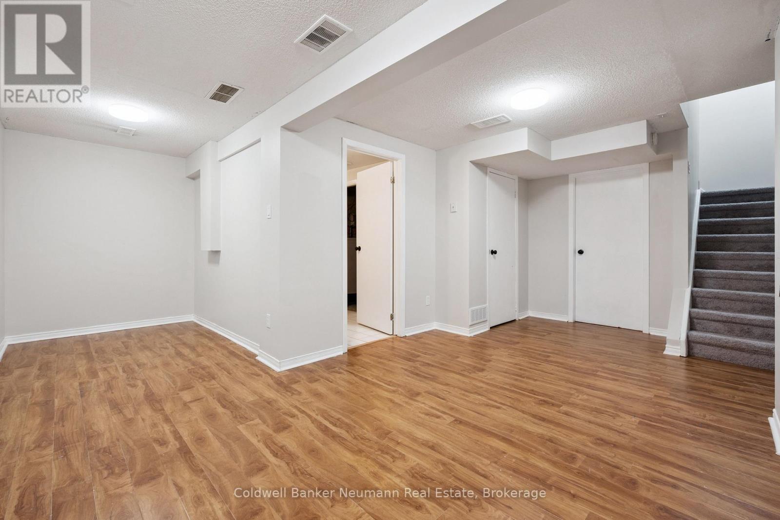 Photo 26 of 29 Grandridge Crescent, Guelph ON