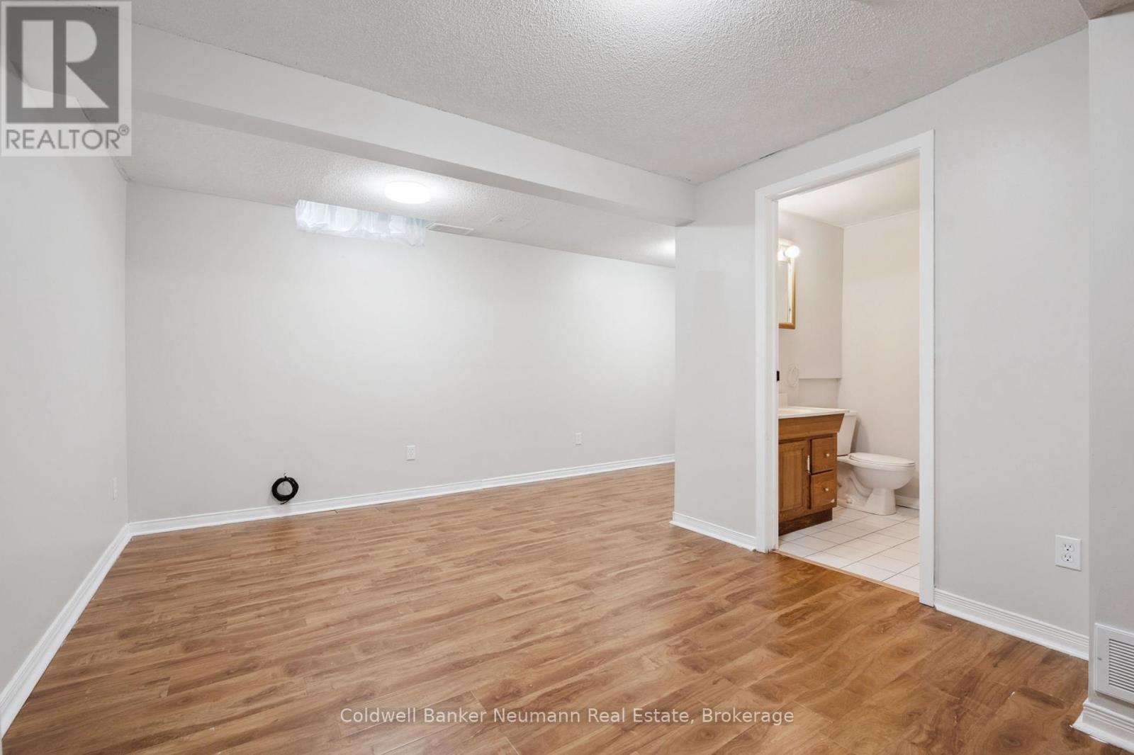 Photo 27 of 29 Grandridge Crescent, Guelph ON