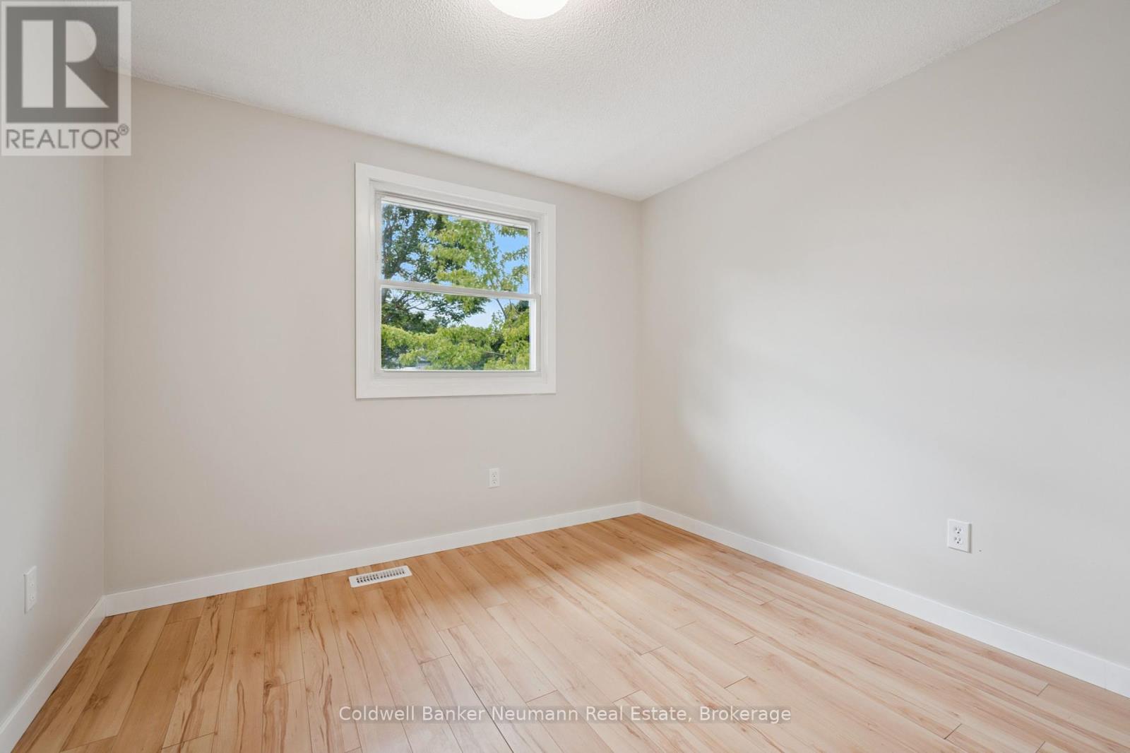 Photo 28 of 29 Grandridge Crescent, Guelph ON
