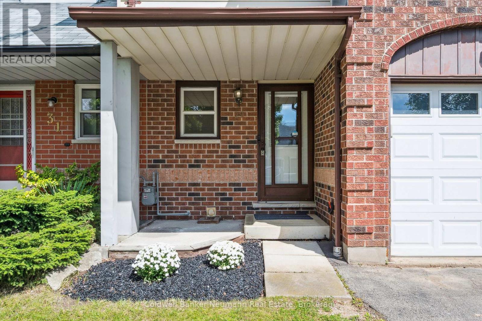 Photo 3 of 29 Grandridge Crescent, Guelph ON