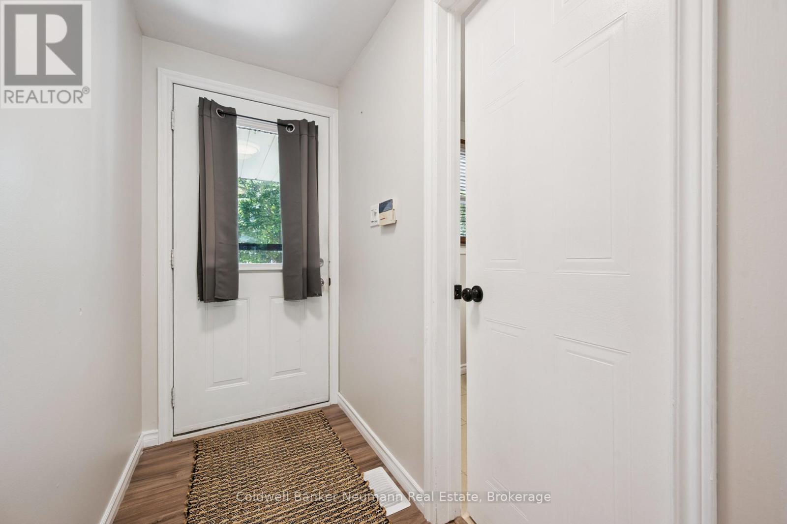 Photo 4 of 29 Grandridge Crescent, Guelph ON