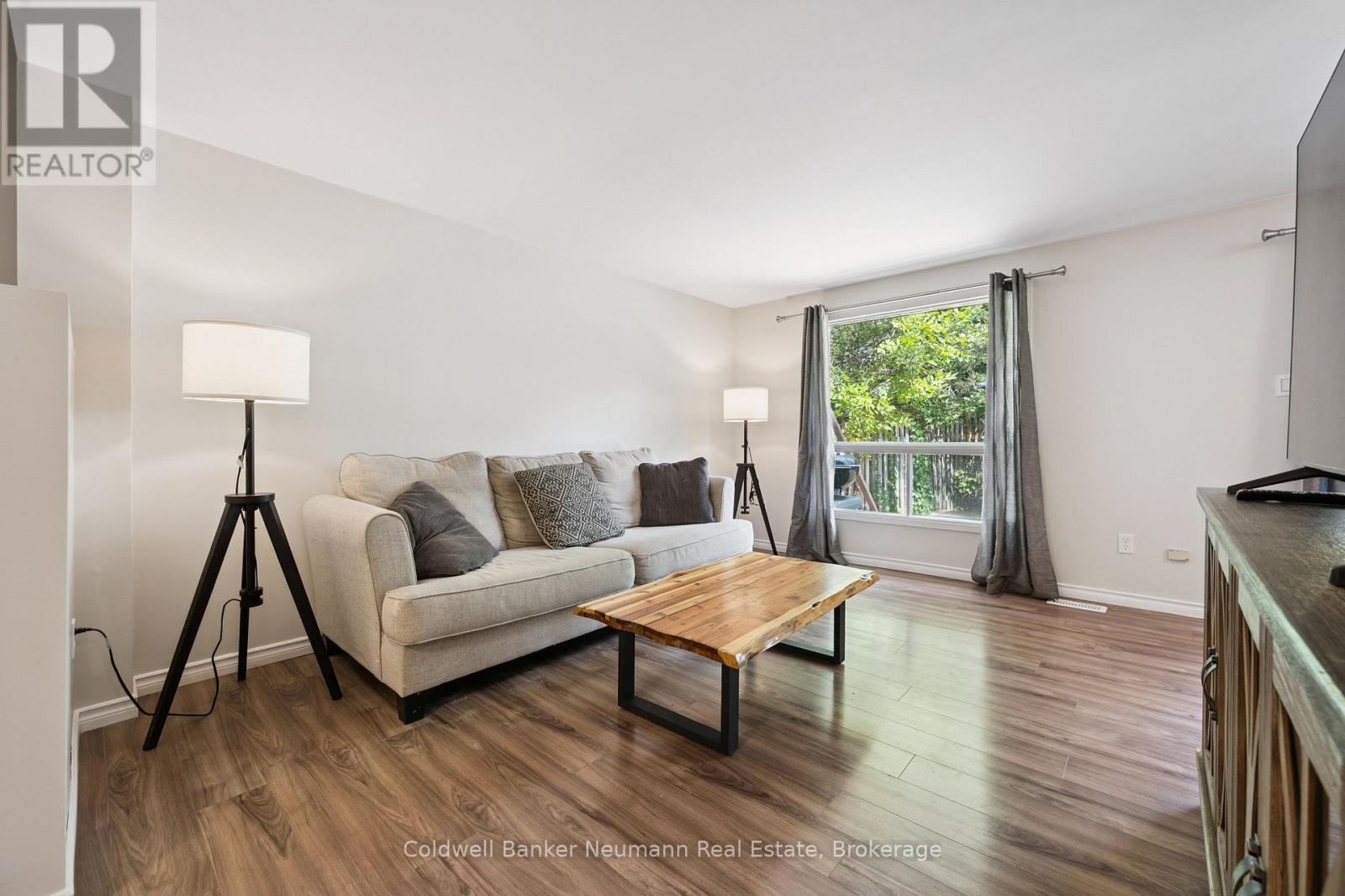Photo 5 of 29 Grandridge Crescent, Guelph ON
