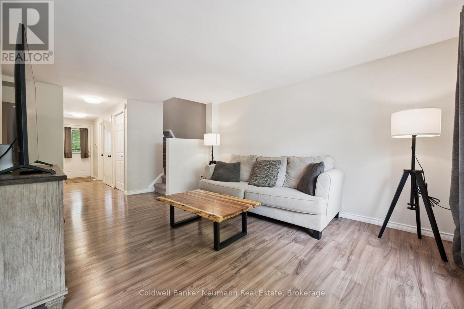 Photo 8 of 29 Grandridge Crescent, Guelph ON