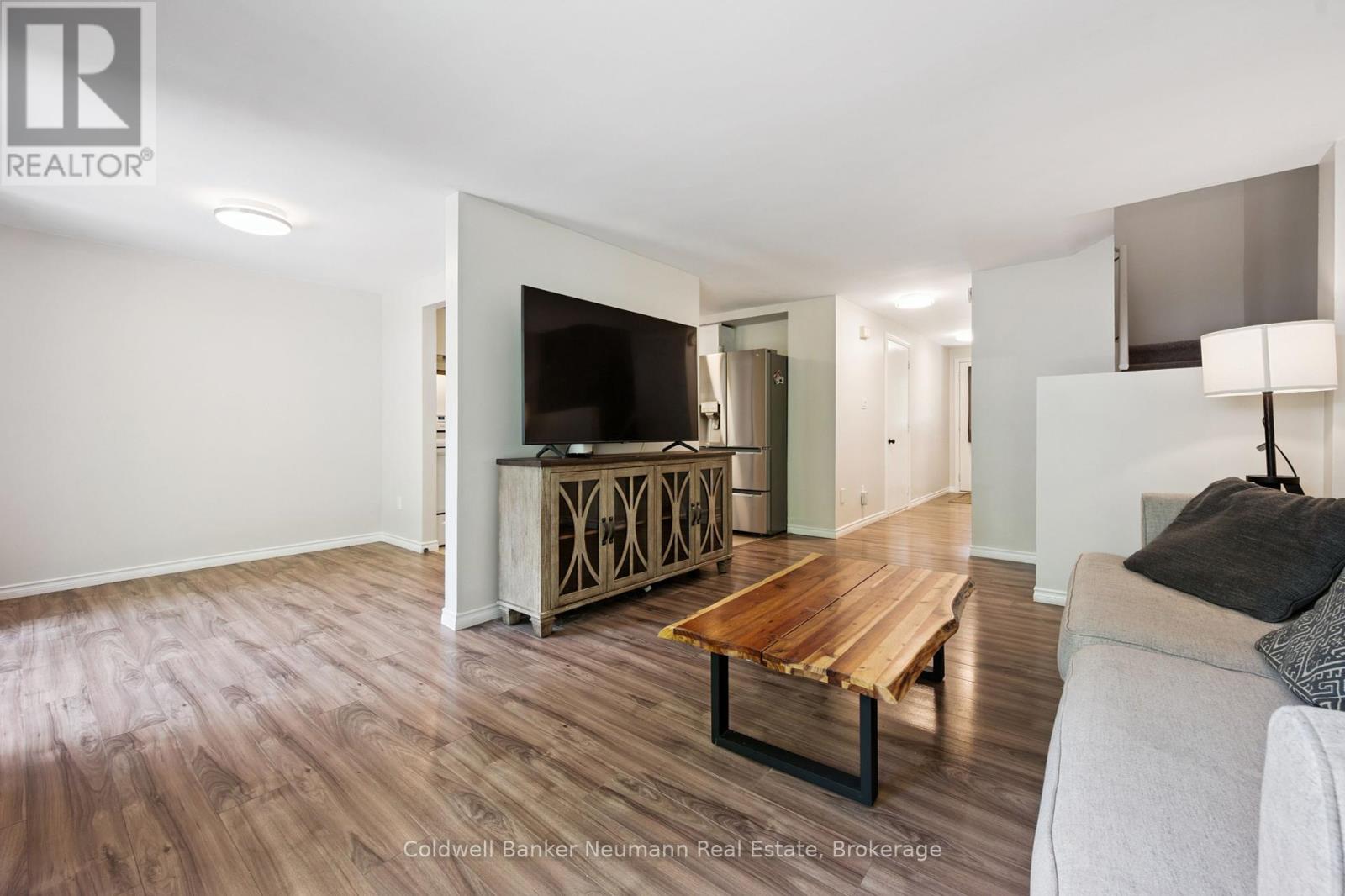 Photo 9 of 29 Grandridge Crescent, Guelph ON