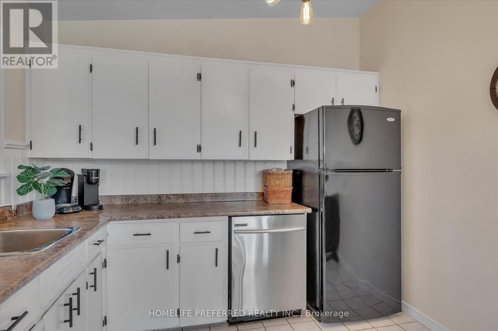 Photo 10 of 268 Bellevue Street, Peterborough ON