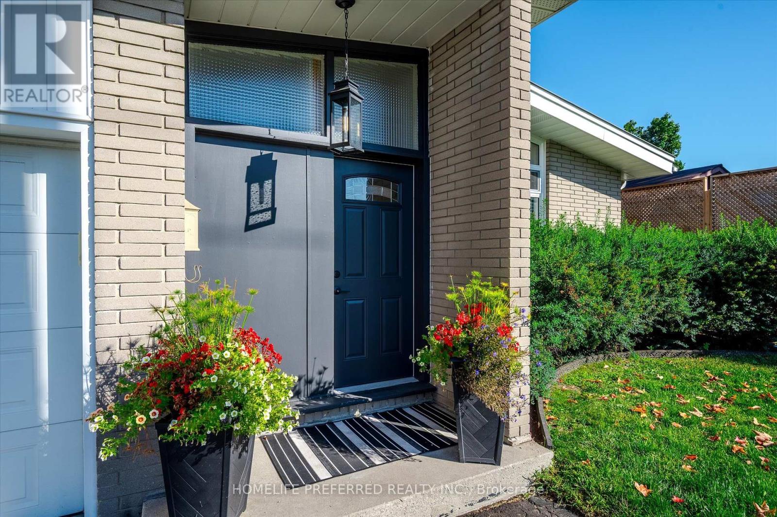 Photo 2 of 268 Bellevue Street, Peterborough ON