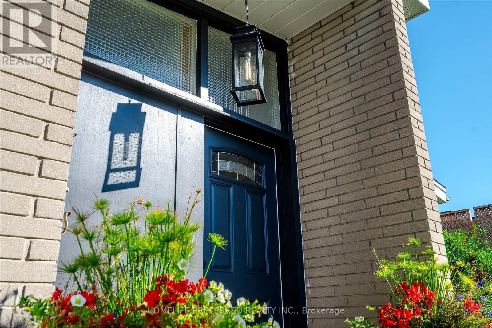 Photo 3 of 268 Bellevue Street, Peterborough ON
