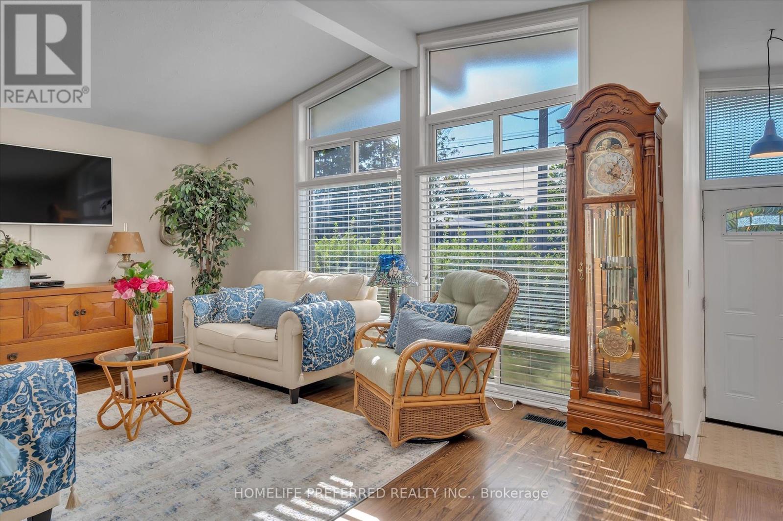 Photo 4 of 268 Bellevue Street, Peterborough ON