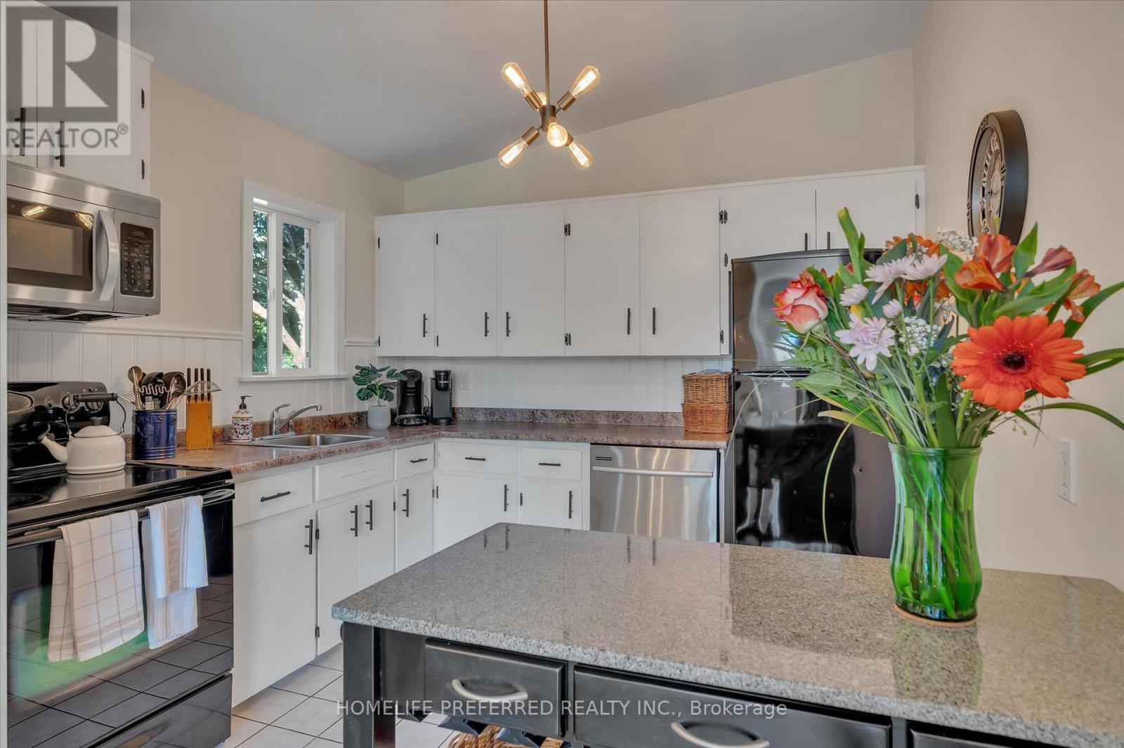 Photo 9 of 268 Bellevue Street, Peterborough ON
