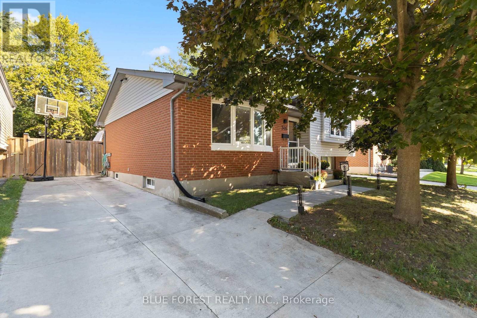 Photo 44 of 346 Blackacres Boulevard, London North ON