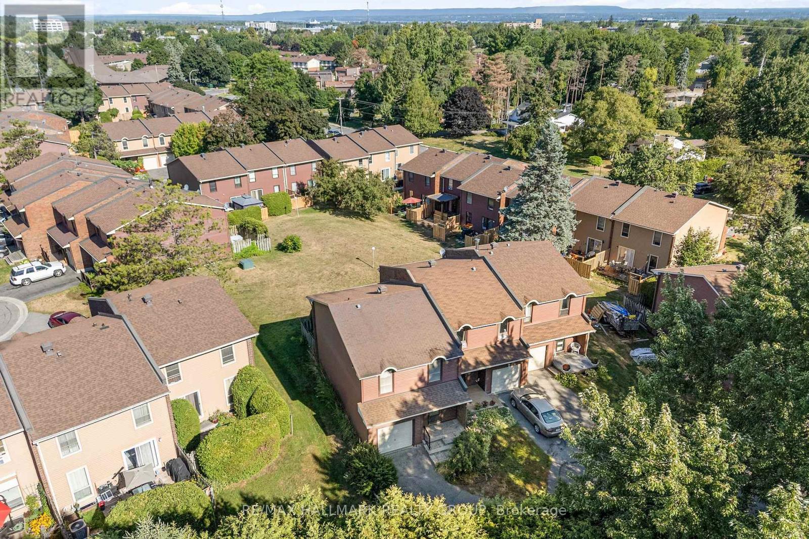 Photo 2 of 26 C Arnold Drive, Ottawa ON