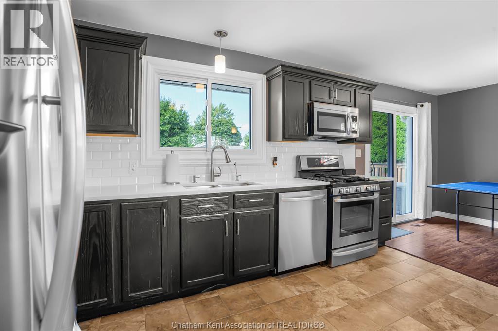 Photo 11 of 367 Mcnaughton Avenue West, Chatham ON