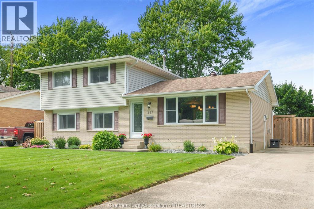Photo 2 of 367 Mcnaughton Avenue West, Chatham ON